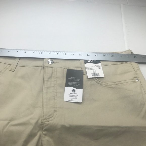 Lee Women's 22M Midrise Bermuda Regular Fit Pioneer Beige Short New With Tags - Picture 8 of 12